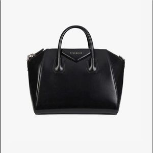 Medium Antigona Givenchy Bag